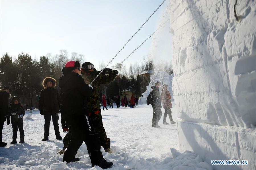 CHINA-HEILONGJIANG-HARBIN-SNOW SCULPTURE-COMPETITION (CN)