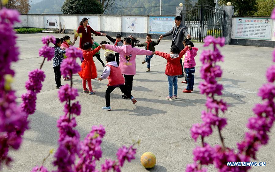 CHINA-SHAANXI-STAY-BEHIND TEACHER COUPLE (CN)