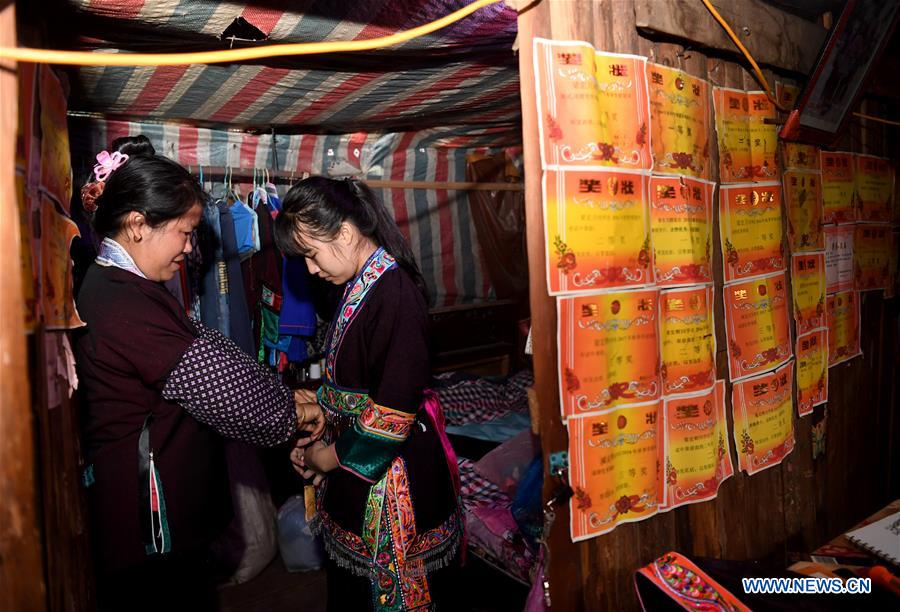 #CHINA-GUANGXI-EMBROIDERY-DEAF MUTE ARTIST (CN)