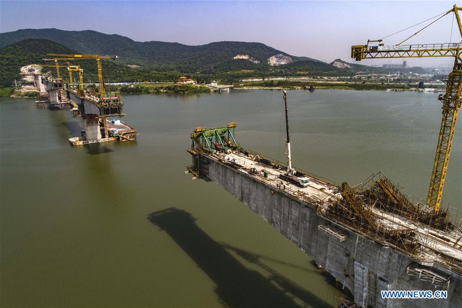 CHINA-HUBEI-HIGH-SPEED RAILWAY-BRIDGE CONSTRUCTION (CN)