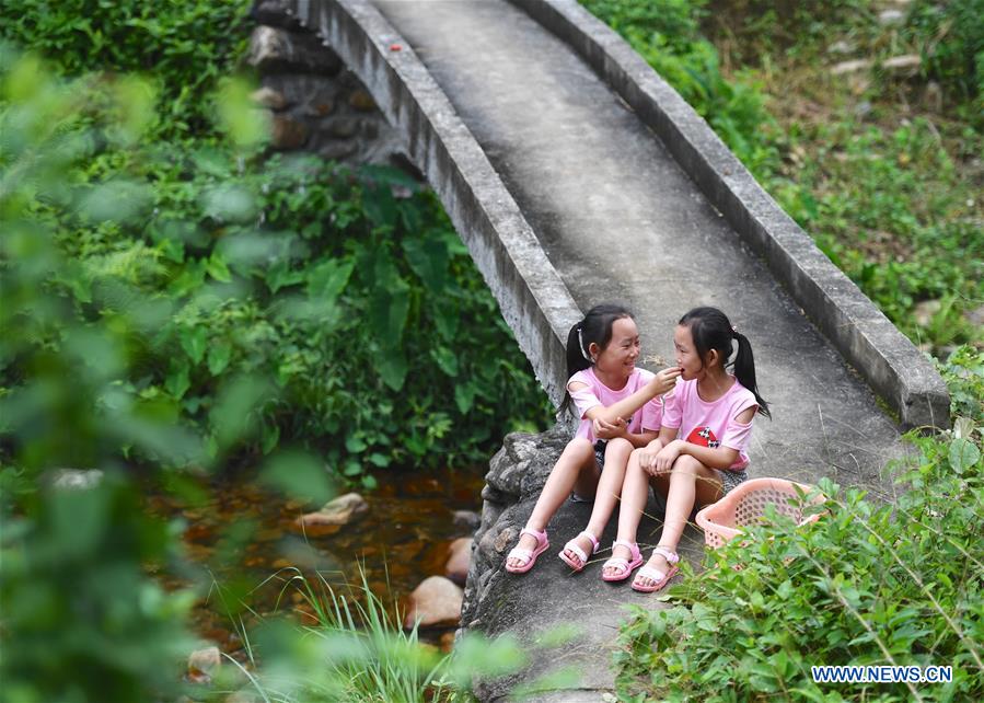 CHINA-JIANGXI-VILLAGE-MULTIPLE BIRTHS-TWINS-LIFE (CN)