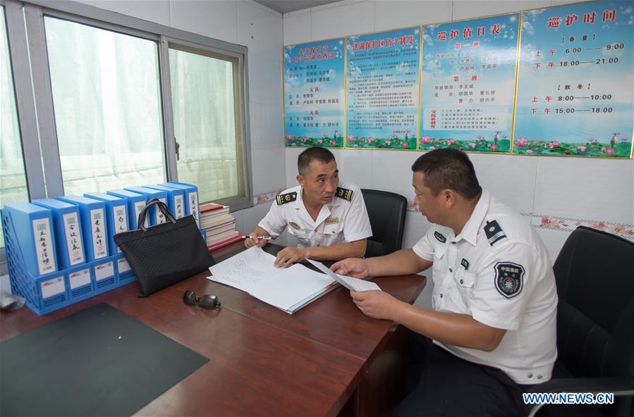 CHINA-HUBEI-HONGHU-LAKE PATROLLER (CN)