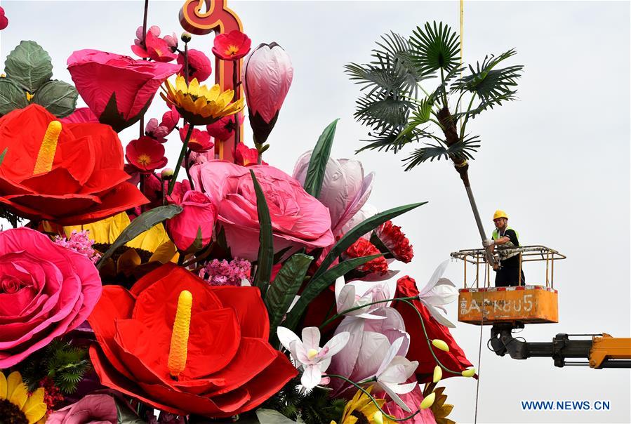 CHINA-BEIJING-TIAN'ANMEN SQUARE-FLOWER BASKET (CN)