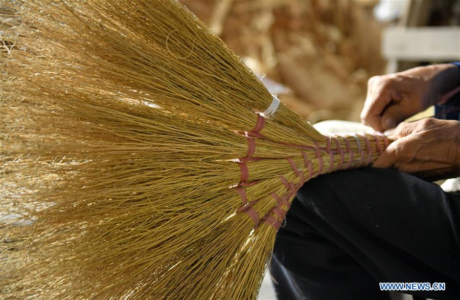 #CHINA-HUBEI-ENSHI-BROOMSTICK-ARTISAN (CN)