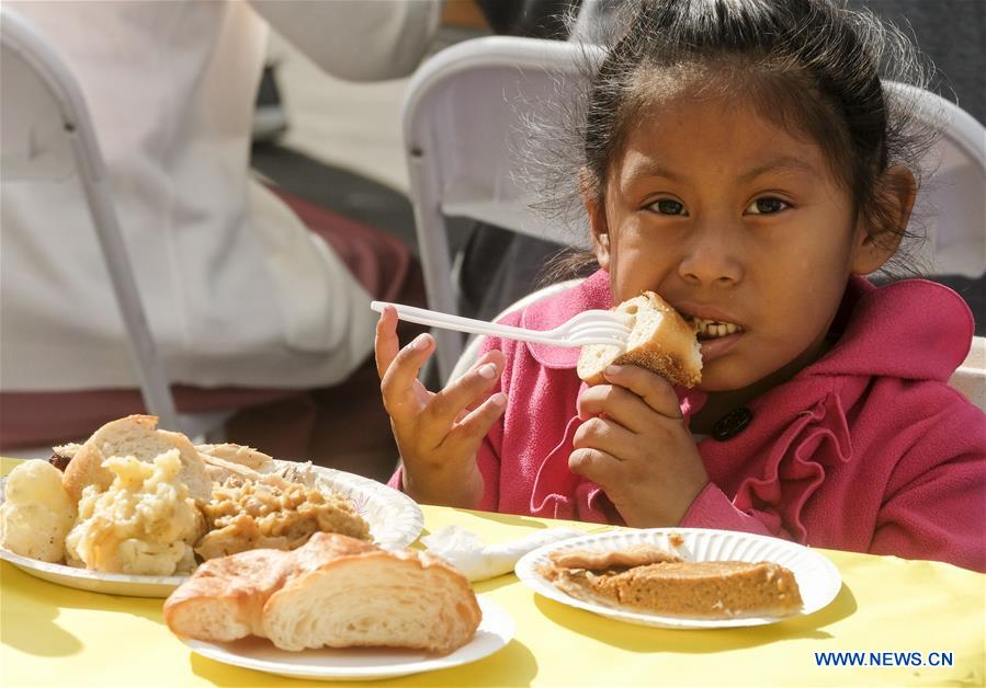 U.S.-LOS ANGELES-THANKSGIVING-FREE MEAL