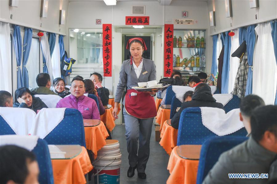 CHINA-HUBEI-TRAIN CHEF (CN)