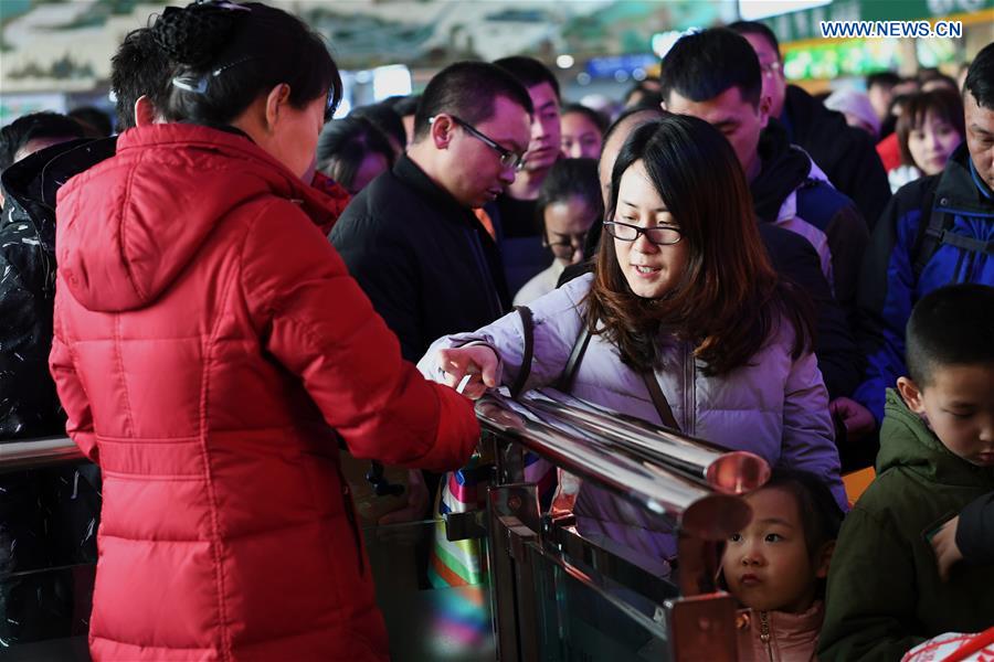 CHINA-SPRING FESTIVAL-HOLIDAY END-TRAVEL RUSH (CN)