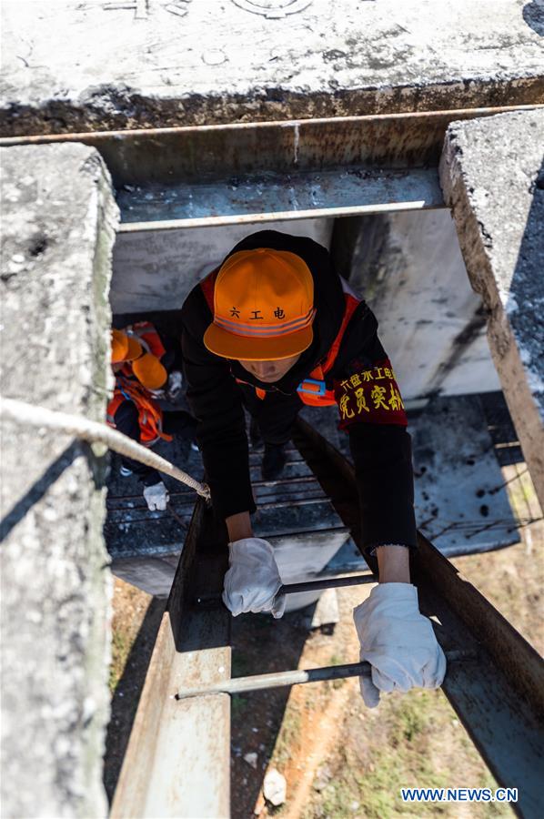 CHINA-GUIZHOU-SPRING FESTIVAL-RAILWAY BRIDGE-TECHNICIANS (CN)