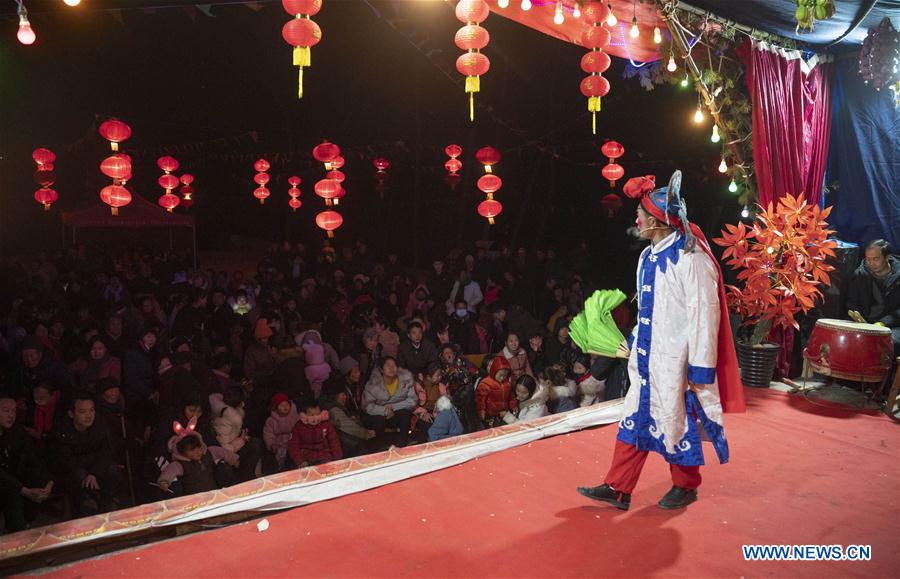 CHINA-GANSU-LONGNAN-LANTERN FESTIVAL-FOLK OPERA (CN)