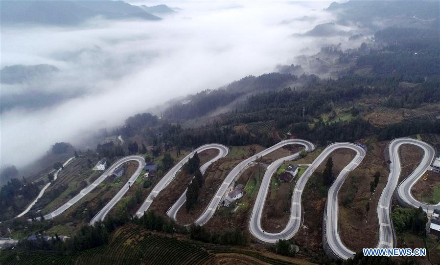 #CHINA-HUBEI-ENSHI-HIGHWAY-CURVES (CN)