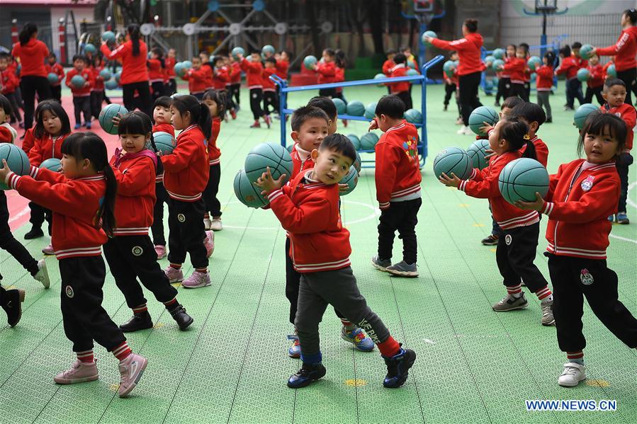 (SP)CHINA-JIANGXI-PHYSICAL EDUCATION-KINDERGARTEN-CHILDREN BASKETBALL EXERCISES (CN)