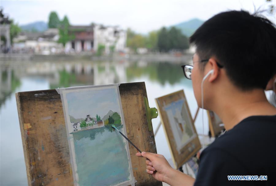 CHINA-ANHUI-YIXIAN-PAINTING (CN)