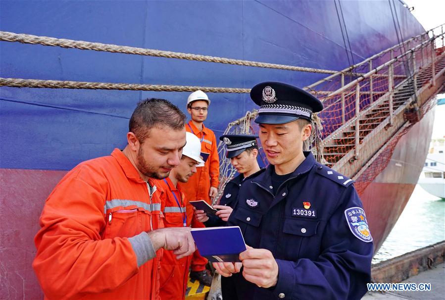 CHINA-LABOR DAY HOLIDAY-WORKERS (CN)