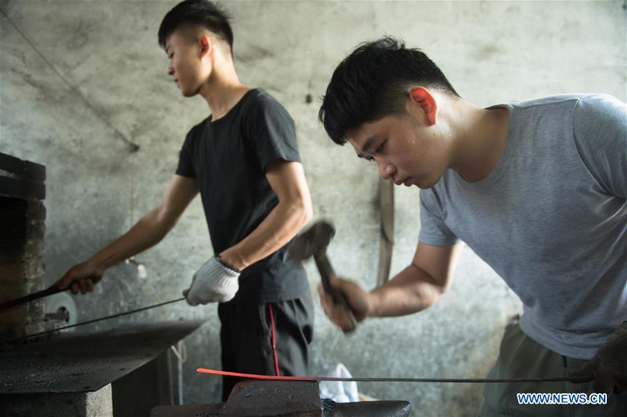 CHINA-ZHEJIANG-SWORD MAKING (CN)