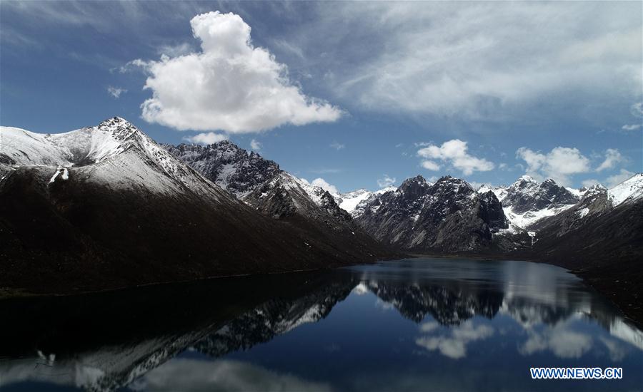 CHINA-QINGHAI-NIANBAOYUZE-MOUNTAIN-SCENERY (CN)