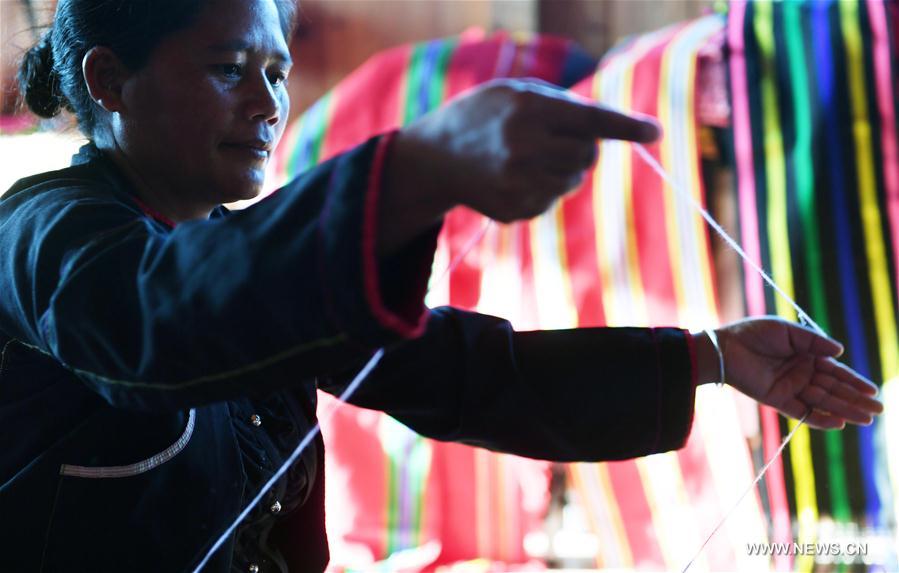 CHINA-YUNNAN-WA ETHNIC GROUP-WEAVING EXPERIENCE WORKSHOP (CN)