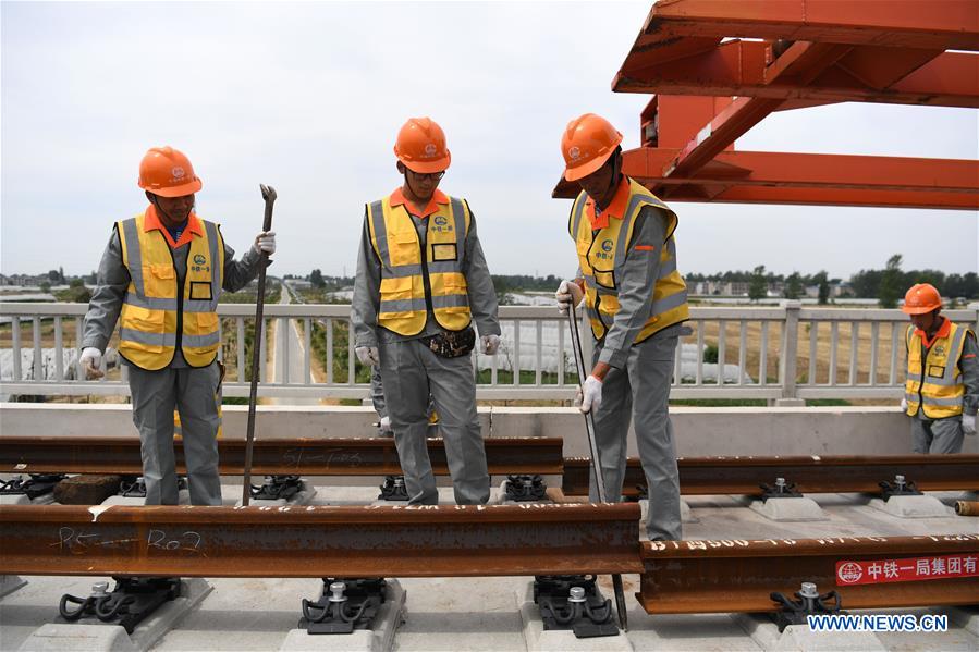 CHINA-ANHUI-ZHENGZHOU-FUYANG RAILWAY-TRACK LAYING (CN)