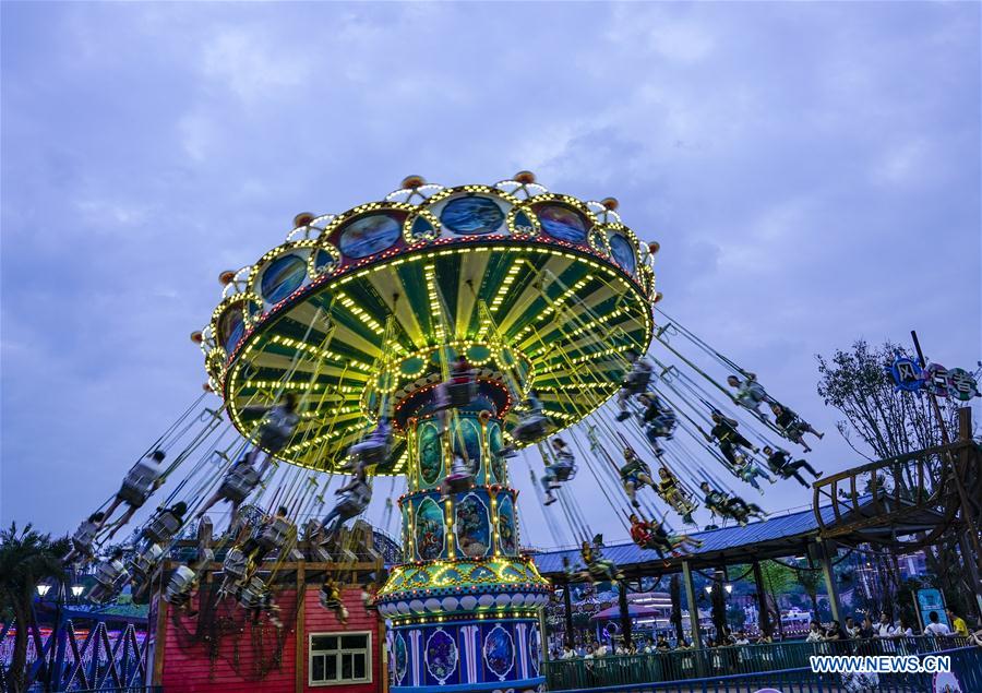 CHINA-CHONGQING-AMUSEMENT PARK-NIGHT (CN)