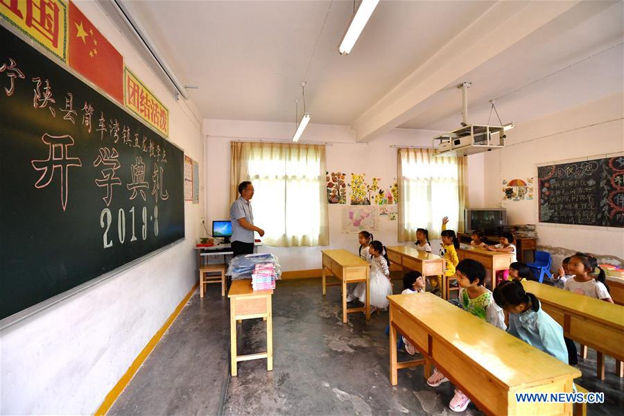 CHINA-SHAANXI-NINGSHAN-VILLAGE TEACHER (CN)