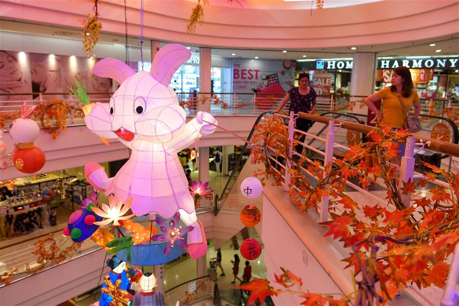 MALAYSIA-KUALA LUMPUR-MALL-DECORATIONS