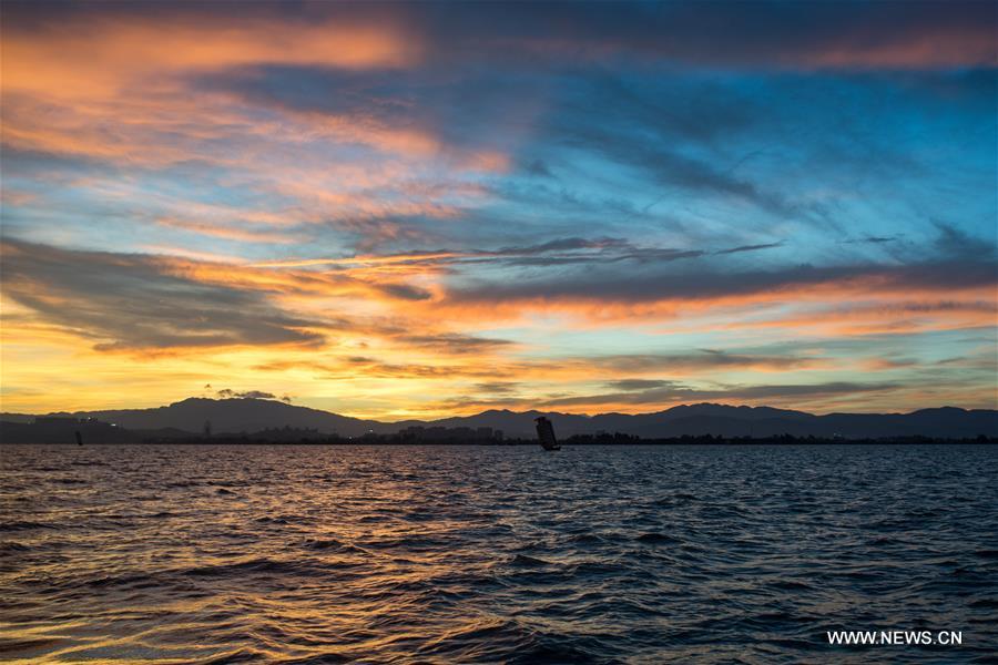 CHINA-YUNNAN-KUNMING-DIANCHI LAKE-SCENERY (CN)