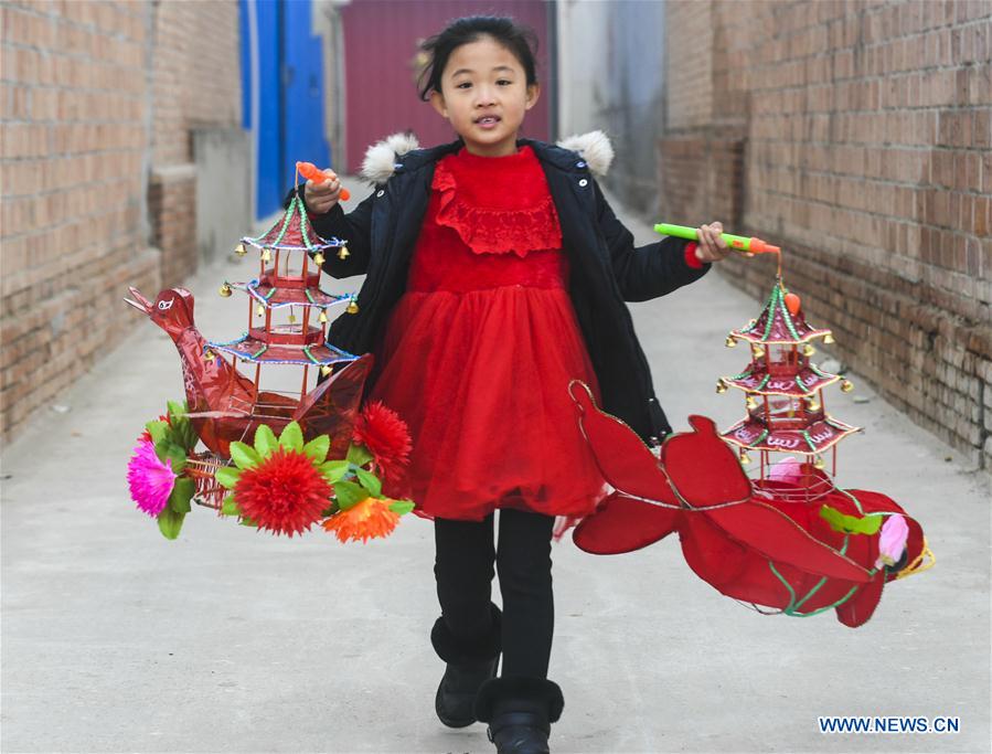 CHINA-HEBEI-YONGQING-LANTERN MAKING (CN)