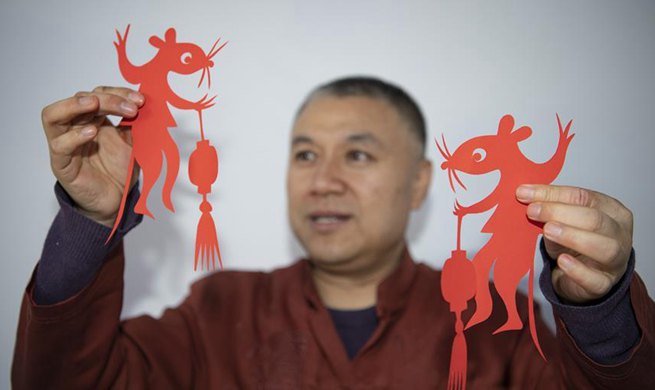 Artist inherits, develops paper-cutting skills for over 40 years in China's Shanxi