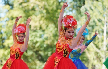 "Xinjiang Day" event held at Beijing horticultural expo