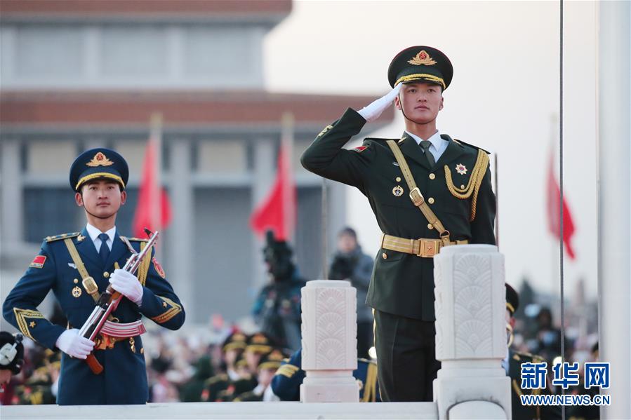 （社會(huì)）（4）人民解放軍首次執(zhí)行天安門廣場(chǎng)升國(guó)旗任務(wù) 