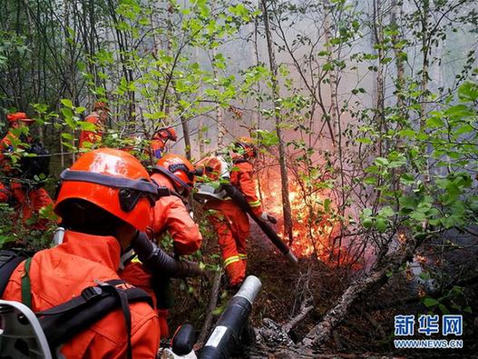 （XHDW）（1）內蒙古大興安嶺原始林區雷擊火蔓延 近4000人趕赴火場撲救