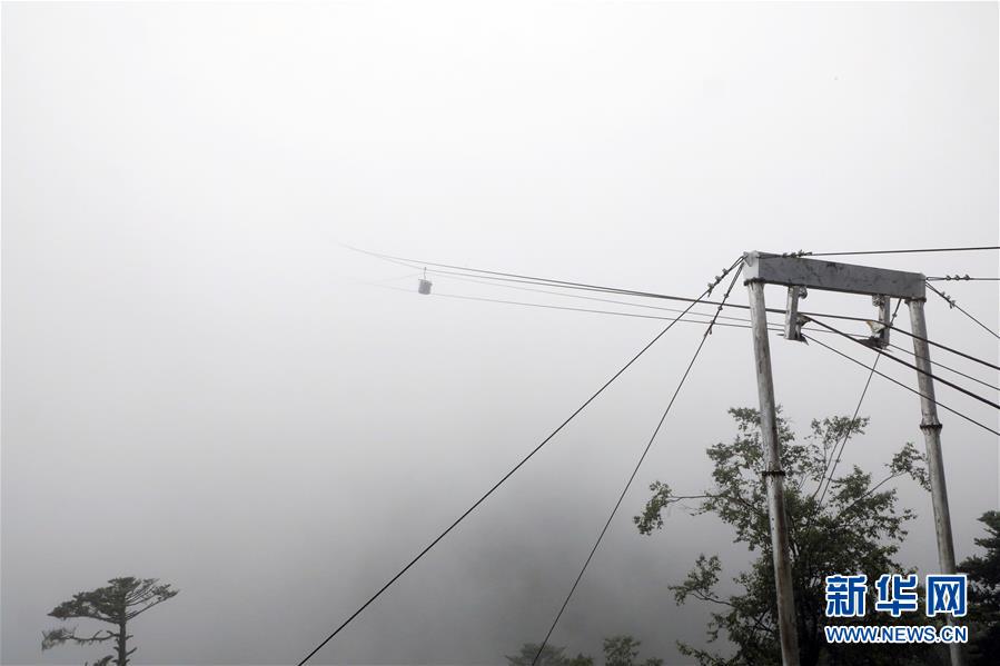 （圖文互動）（8）特寫：“八一”禮物，飛向云端哨所