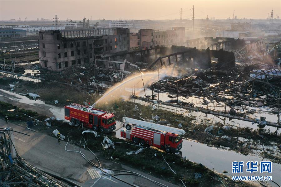 （響水化工廠爆炸事故·圖文互動）為了生命 向火而行——江蘇響水爆炸事故現場救援直擊