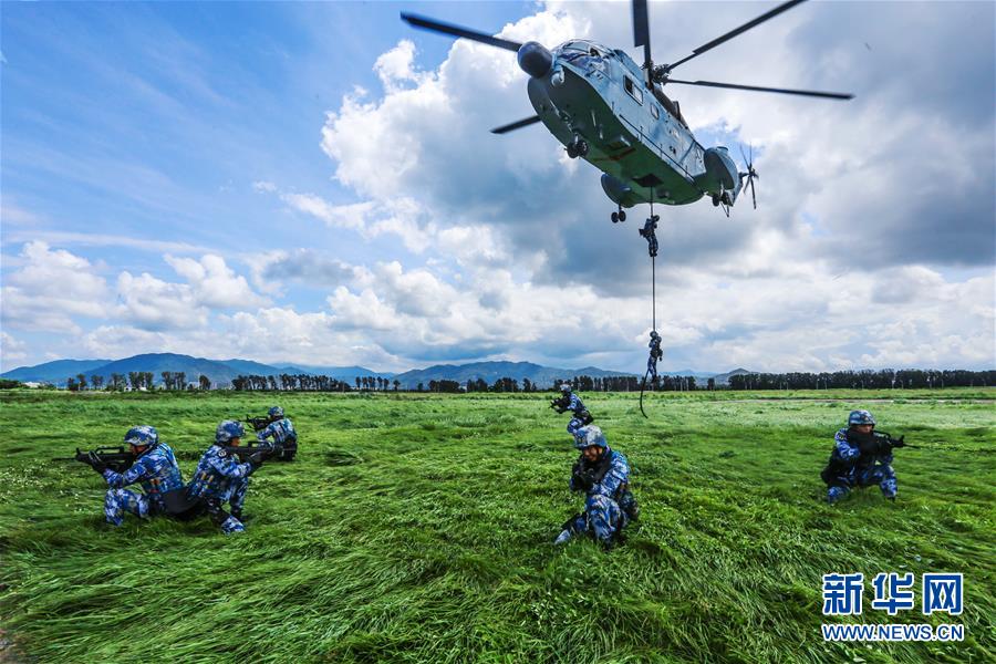 （人民海軍70年·新華全媒頭條·圖文互動）（11）向著深藍出發——獻給人民海軍成立70周年