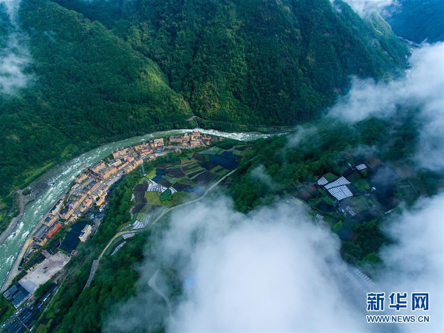 （壯麗70年·奮斗新時代·圖文互動）（1）獨龍江畔，這個民族“一躍千年”