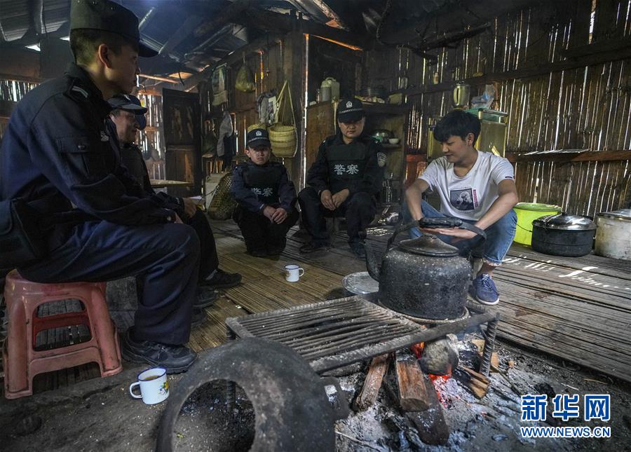 （愛國情 奮斗者·圖文互動）（1）警民情深——記云南貢山縣獨龍江鄉邊境派出所