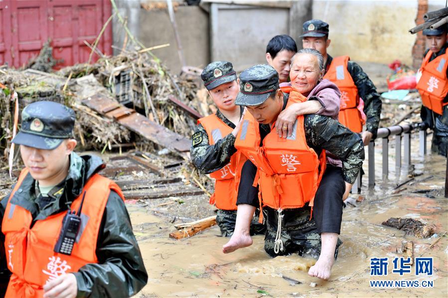 （新華全媒頭條·圖文互動）（5）沿著中國特色強軍之路闊步前進——黨中央、中央軍委領(lǐng)導推進國防和軍隊建設(shè)70年紀實