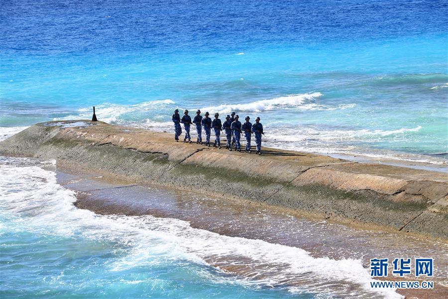 （新華全媒頭條·圖文互動）（10）沿著中國特色強軍之路闊步前進——黨中央、中央軍委領(lǐng)導推進國防和軍隊建設(shè)70年紀實