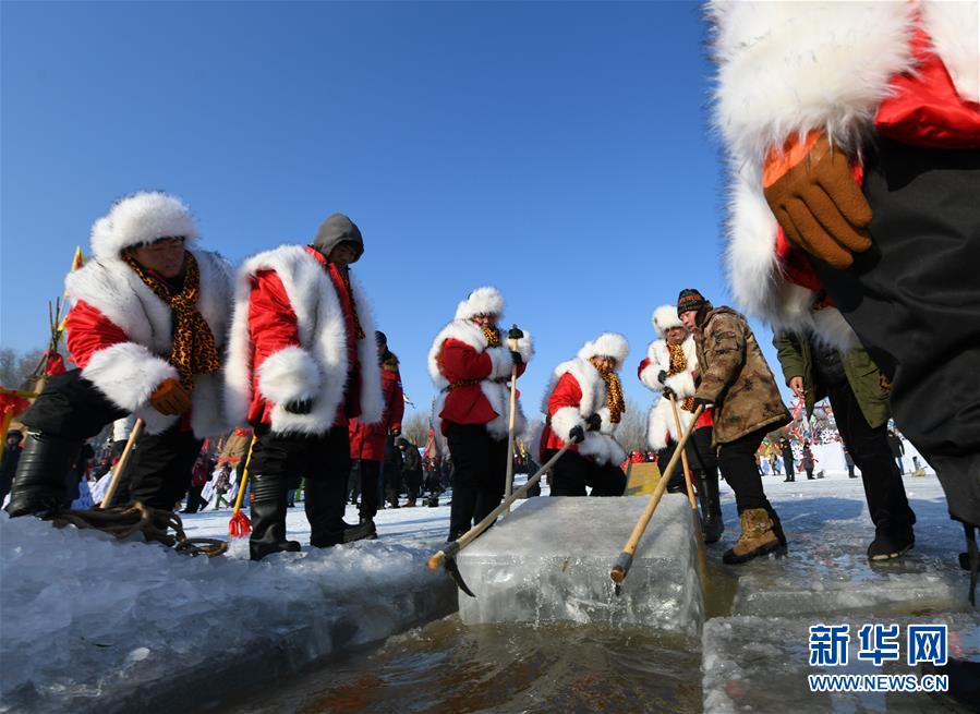 （圖文互動）（4）寒冬采冰人：起早貪黑 “淘金”冰雪