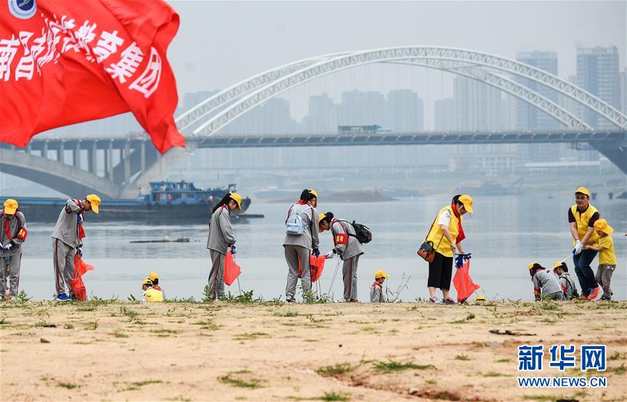 （在習近平新時代中國特色社會主義思想指引下——新時代新作為新篇章·總書記關切高質量發展·圖文互動）（1）在藍天白云下——污染防治攻堅戰持續推進