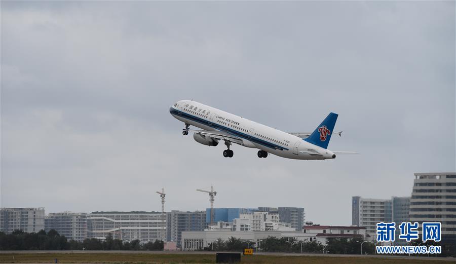 （社會）（5）海南三亞：湖北百余名滯留旅客包機返程