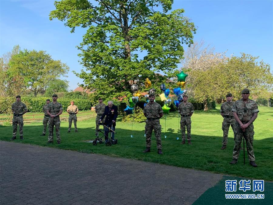 （國際疫情·圖文互動）（2）步行100圈的挑戰——英國99歲二戰老兵致敬戰“疫”勇者