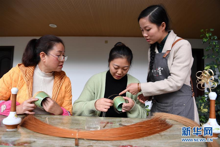 （代表委員履職·圖文互動）（6）“90后”非遺傳承人楊昌芹：讓傳統文化為鄉村振興注入“靈魂”