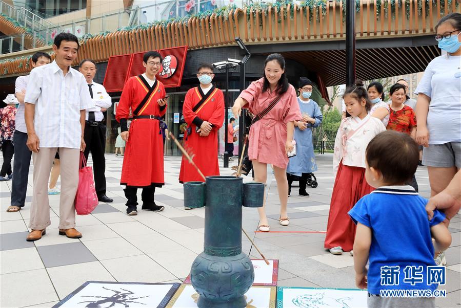 （新華全媒頭條·圖文互動）（6）線上線下消費升溫 文旅活動邁上“云端”——端午假期透視我國經濟高質量發展新動力