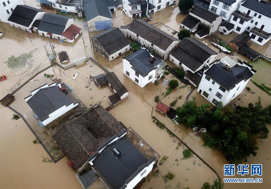 #（環(huán)境）（2）安徽黃山：暴雨引發(fā)洪澇災害 被困群眾及時轉(zhuǎn)移