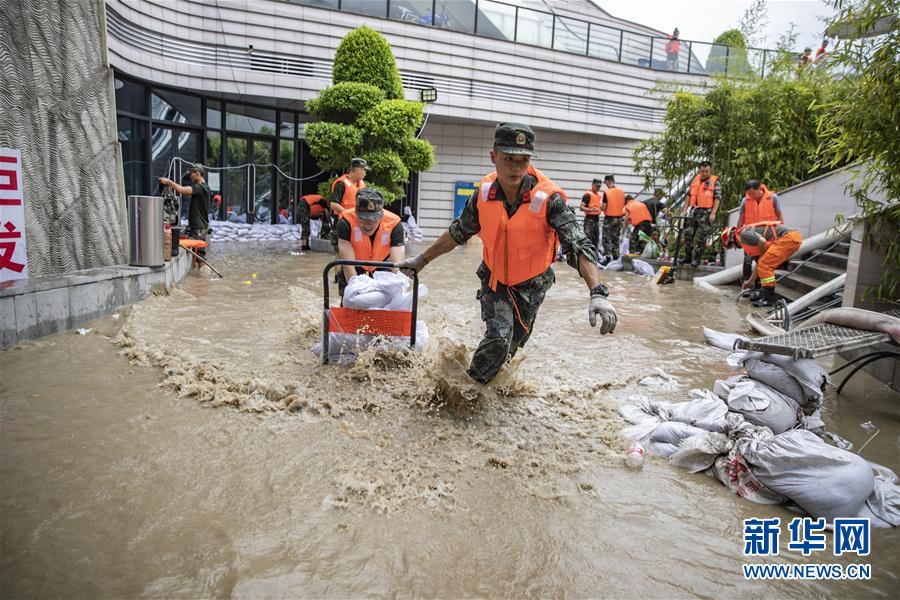 （防汛抗洪·圖文互動）（4）筑起防大汛的堅強防線——重慶防御長江、嘉陵江過境洪峰現場記錄