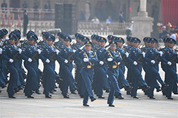 空軍方隊：黃繼光生前所在部隊接受檢閱