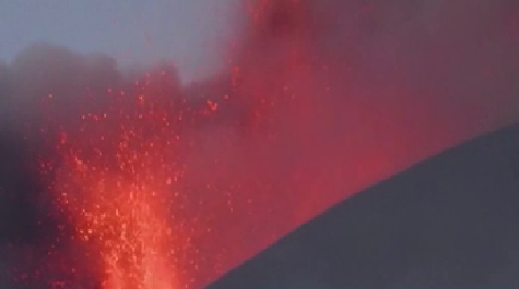 意大利埃特納火山噴發 巖漿高達數米