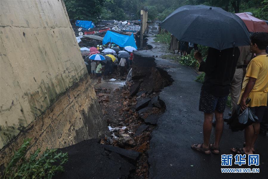 （國際）（4）印度孟買降雨引發墻體垮塌致16人死亡