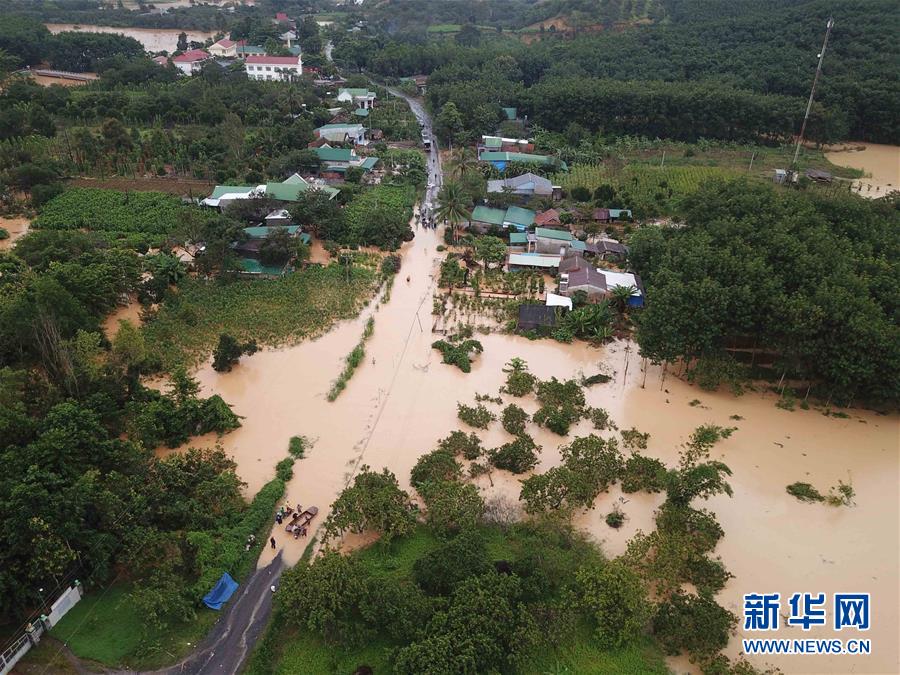 （國(guó)際）（2）越南西原地區(qū)洪水和山體滑坡致8人死亡